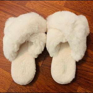 HALLUCI Slippers White